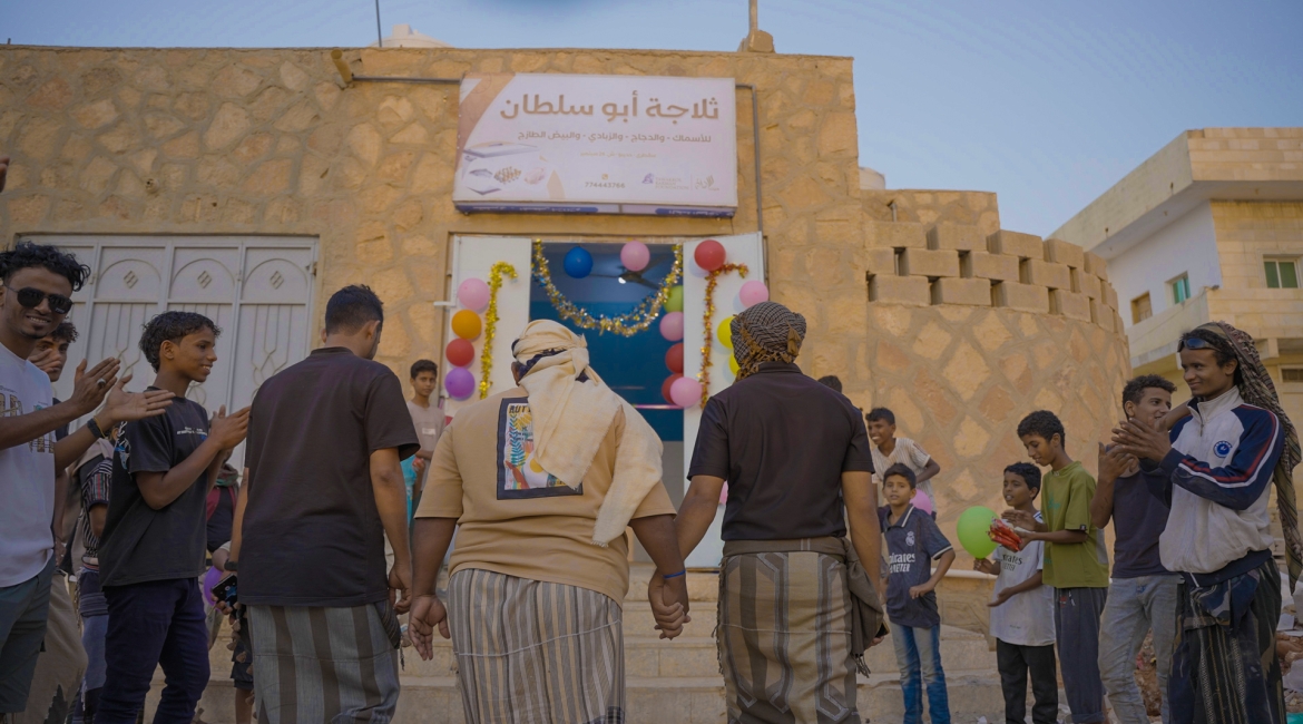 مؤسسة توكل كرمان تزور سقطرى وتحقق حلم شاب وتغير حياته نحو الأفضل